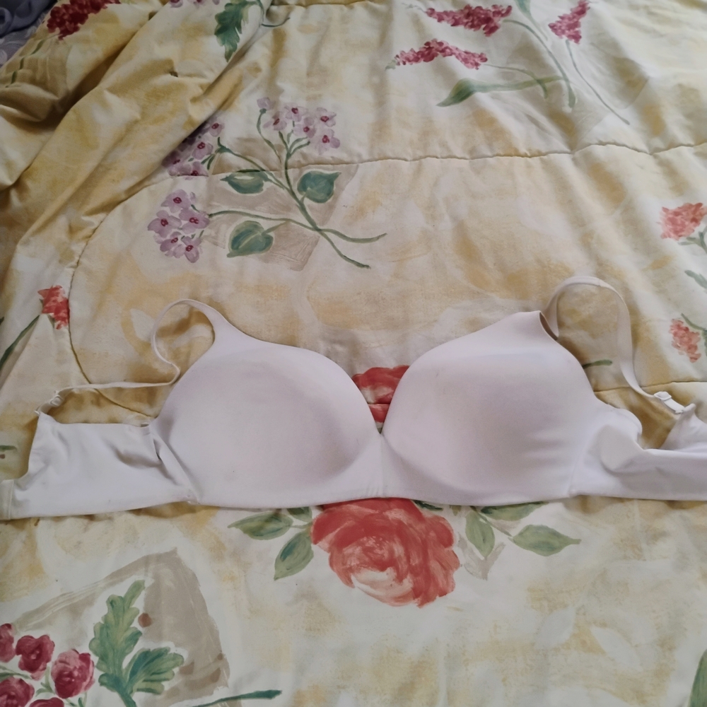 Victoria's Secret Soft Cream Bra